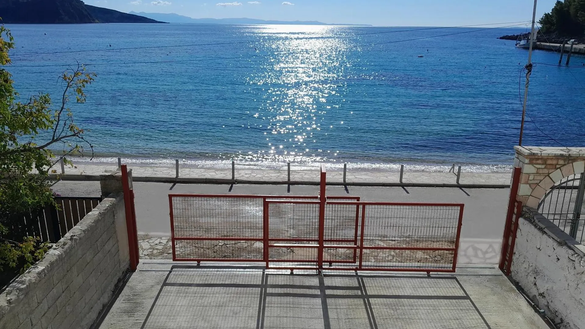 Spiro Guest House Himare